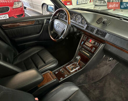 Сірий Мерседес Е-Клас, об'ємом двигуна 5 л та пробігом 118 тис. км за 85000 $, фото 13 на Automoto.ua