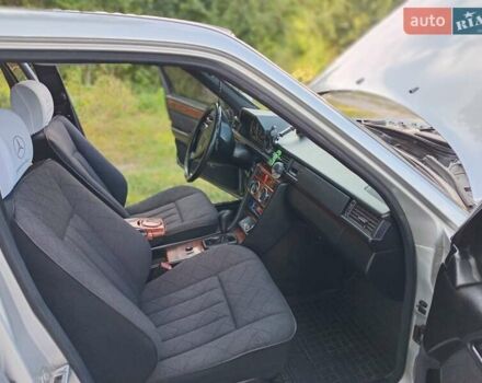 Серый Мерседес Е-Класс, объемом двигателя 2.5 л и пробегом 362 тыс. км за 8200 $, фото 5 на Automoto.ua