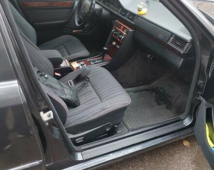 Серый Мерседес Е-Класс, объемом двигателя 3.2 л и пробегом 469 тыс. км за 6800 $, фото 10 на Automoto.ua