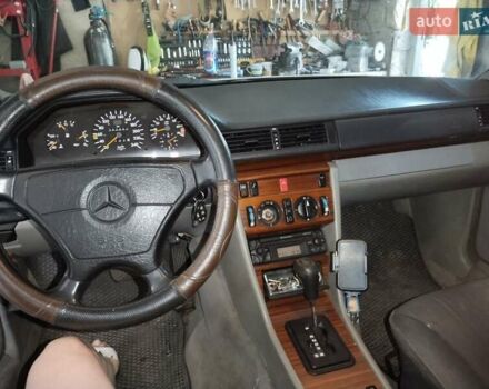 Серый Мерседес Е-Класс, объемом двигателя 3 л и пробегом 302 тыс. км за 4500 $, фото 7 на Automoto.ua