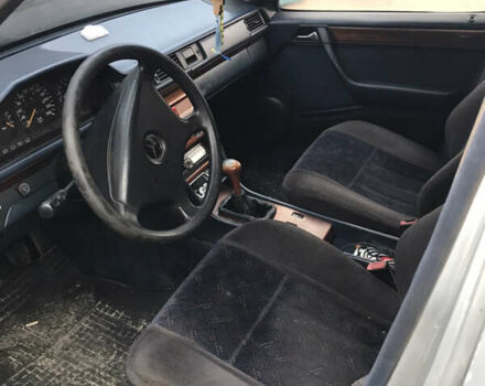 Серый Мерседес Е-Класс, объемом двигателя 2 л и пробегом 300 тыс. км за 1700 $, фото 10 на Automoto.ua