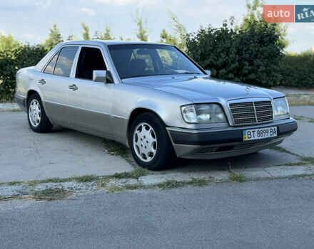 Серый Мерседес Е-Класс, объемом двигателя 3.2 л и пробегом 421 тыс. км за 3500 $, фото 6 на Automoto.ua