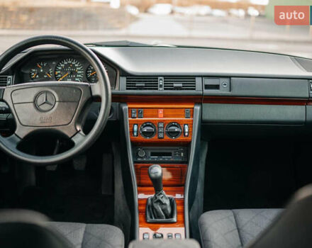 Сірий Мерседес Е-Клас, об'ємом двигуна 2.8 л та пробігом 126 тис. км за 25000 $, фото 28 на Automoto.ua