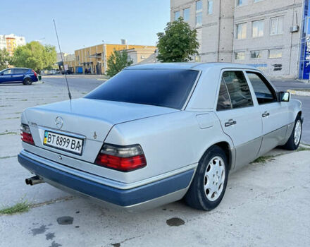 Серый Мерседес Е-Класс, объемом двигателя 3.2 л и пробегом 421 тыс. км за 3500 $, фото 1 на Automoto.ua