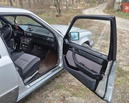 Сірий Мерседес Е-Клас, об'ємом двигуна 2 л та пробігом 547 тис. км за 2400 $, фото 16 на Automoto.ua