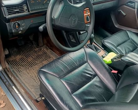 Сірий Мерседес Е-Клас, об'ємом двигуна 2 л та пробігом 356 тис. км за 3200 $, фото 3 на Automoto.ua