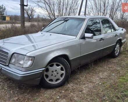 Сірий Мерседес Е-Клас, об'ємом двигуна 2 л та пробігом 547 тис. км за 2400 $, фото 3 на Automoto.ua