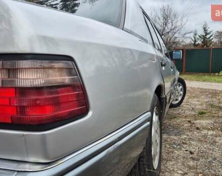 Сірий Мерседес Е-Клас, об'ємом двигуна 2 л та пробігом 547 тис. км за 2400 $, фото 29 на Automoto.ua