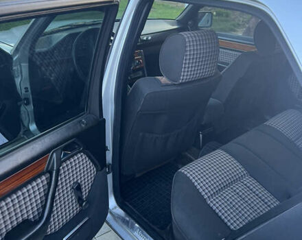 Серый Мерседес Е-Класс, объемом двигателя 2.5 л и пробегом 350 тыс. км за 7300 $, фото 10 на Automoto.ua