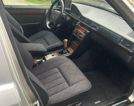 Сірий Мерседес Е-Клас, об'ємом двигуна 2.5 л та пробігом 450 тис. км за 3200 $, фото 5 на Automoto.ua