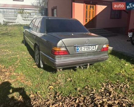 Мерседес Е-Клас 1994 у Сторожинце на Automoto.ua Сірий Мерседес Е-Клас, об'ємом двигуна 3.2 л та пробігом 480 тис. км за 1500 $, фото 3 на Automoto.ua