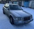 Серый Мерседес Е-Класс, объемом двигателя 2.5 л и пробегом 390 тыс. км за 3500 $, фото 1 на Automoto.ua