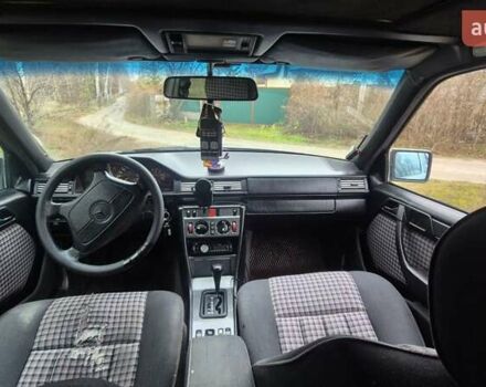 Сірий Мерседес Е-Клас, об'ємом двигуна 2 л та пробігом 547 тис. км за 2400 $, фото 26 на Automoto.ua