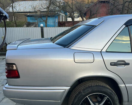 Серый Мерседес Е-Класс, объемом двигателя 2.5 л и пробегом 350 тыс. км за 7300 $, фото 5 на Automoto.ua