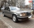 Серый Мерседес Е-Класс, объемом двигателя 2 л и пробегом 431 тыс. км за 3000 $, фото 1 на Automoto.ua