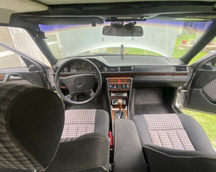 Серый Мерседес Е-Класс, объемом двигателя 2.2 л и пробегом 370 тыс. км за 1600 $, фото 6 на Automoto.ua