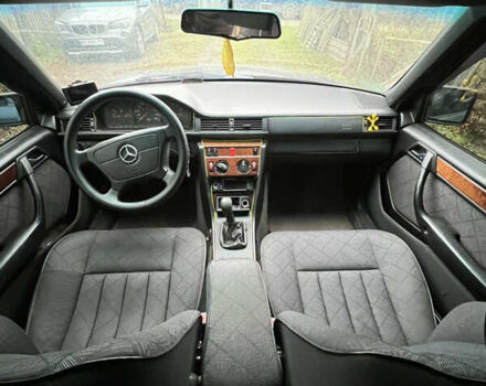 Сірий Мерседес Е-Клас, об'ємом двигуна 3 л та пробігом 443 тис. км за 2300 $, фото 9 на Automoto.ua