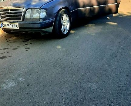 Сірий Мерседес Е-Клас, об'ємом двигуна 2.2 л та пробігом 560 тис. км за 4000 $, фото 5 на Automoto.ua