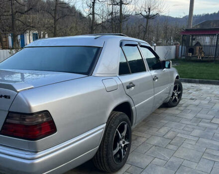 Серый Мерседес Е-Класс, объемом двигателя 2.5 л и пробегом 350 тыс. км за 7300 $, фото 2 на Automoto.ua