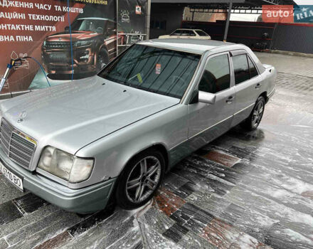 Серый Мерседес Е-Класс, объемом двигателя 2.2 л и пробегом 365 тыс. км за 2300 $, фото 2 на Automoto.ua