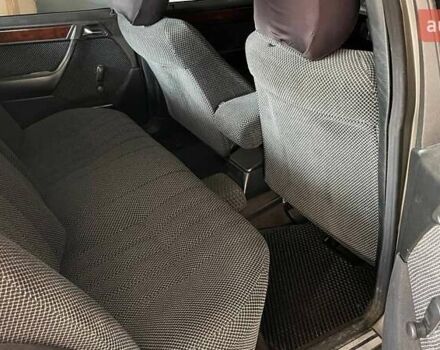 Сірий Мерседес Е-Клас, об'ємом двигуна 2 л та пробігом 431 тис. км за 3000 $, фото 6 на Automoto.ua