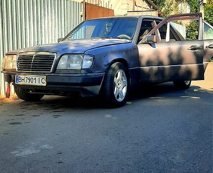 Сірий Мерседес Е-Клас, об'ємом двигуна 2.2 л та пробігом 560 тис. км за 4000 $, фото 4 на Automoto.ua