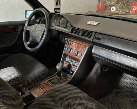 Сірий Мерседес Е-Клас, об'ємом двигуна 2 л та пробігом 431 тис. км за 3000 $, фото 3 на Automoto.ua