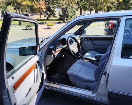Мерседес Е-Класс 1994 в Днепре (Днепропетровске) на Automoto.ua Серый Мерседес Е-Класс, объемом двигателя 2.8 л и пробегом 303 тыс. км за 4350 $, фото 30 на Automoto.ua