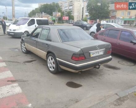 Сірий Мерседес Е-Клас, об'ємом двигуна 2.2 л та пробігом 388 тис. км за 2700 $, фото 4 на Automoto.ua