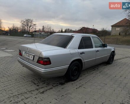 Сірий Мерседес Е-Клас, об'ємом двигуна 0 л та пробігом 300 тис. км за 2000 $, фото 1 на Automoto.ua