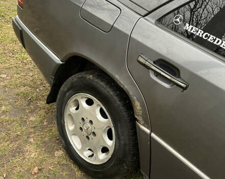 Сірий Мерседес Е-Клас, об'ємом двигуна 3 л та пробігом 443 тис. км за 2300 $, фото 6 на Automoto.ua