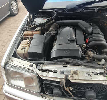 Серый Мерседес Е-Класс, объемом двигателя 3.2 л и пробегом 310 тыс. км за 5978 $, фото 17 на Automoto.ua
