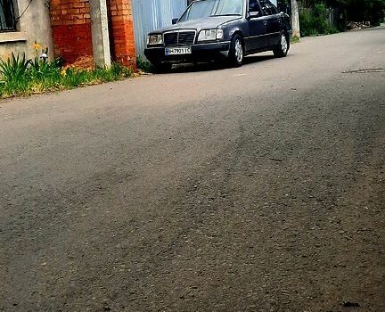 Сірий Мерседес Е-Клас, об'ємом двигуна 2.2 л та пробігом 560 тис. км за 4000 $, фото 10 на Automoto.ua