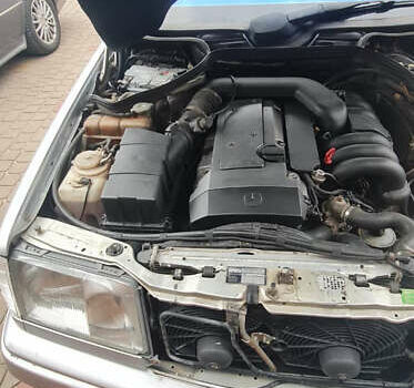 Серый Мерседес Е-Класс, объемом двигателя 3.2 л и пробегом 310 тыс. км за 5978 $, фото 19 на Automoto.ua