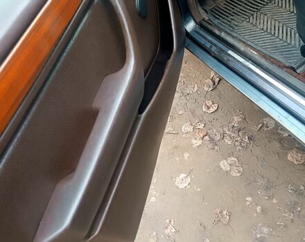 Сірий Мерседес Е-Клас, об'ємом двигуна 2 л та пробігом 356 тис. км за 3200 $, фото 2 на Automoto.ua