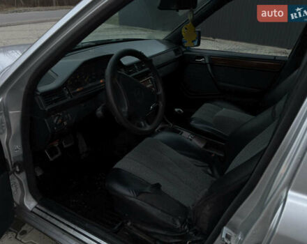 Сірий Мерседес Е-Клас, об'ємом двигуна 0 л та пробігом 300 тис. км за 2000 $, фото 6 на Automoto.ua