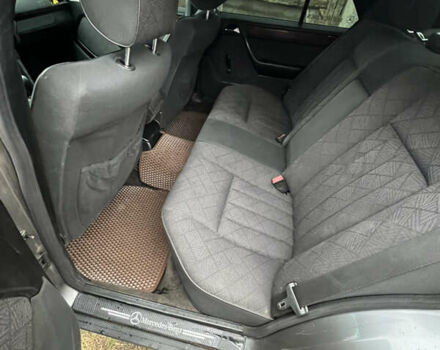 Сірий Мерседес Е-Клас, об'ємом двигуна 3 л та пробігом 443 тис. км за 2300 $, фото 12 на Automoto.ua