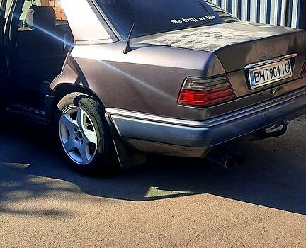 Сірий Мерседес Е-Клас, об'ємом двигуна 2.2 л та пробігом 560 тис. км за 4000 $, фото 1 на Automoto.ua