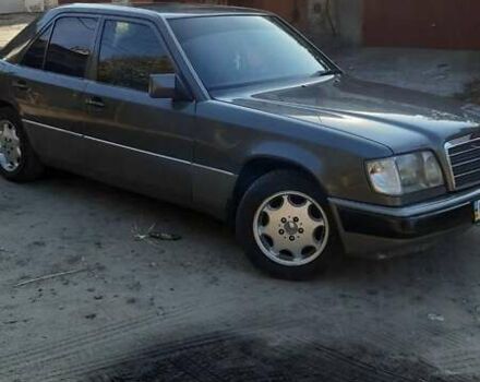 Сірий Мерседес Е-Клас, об'ємом двигуна 2 л та пробігом 431 тис. км за 3000 $, фото 1 на Automoto.ua