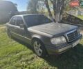 Мерседес Е-Клас 1994 у Сторожинце на Automoto.ua Сірий Мерседес Е-Клас, об'ємом двигуна 3.2 л та пробігом 480 тис. км за 1500 $, фото 2 на Automoto.ua