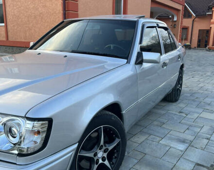 Серый Мерседес Е-Класс, объемом двигателя 2.5 л и пробегом 350 тыс. км за 7300 $, фото 3 на Automoto.ua