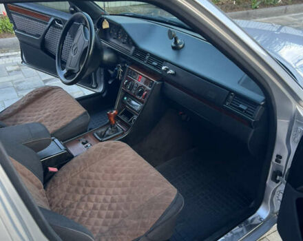 Серый Мерседес Е-Класс, объемом двигателя 2.5 л и пробегом 350 тыс. км за 7300 $, фото 9 на Automoto.ua