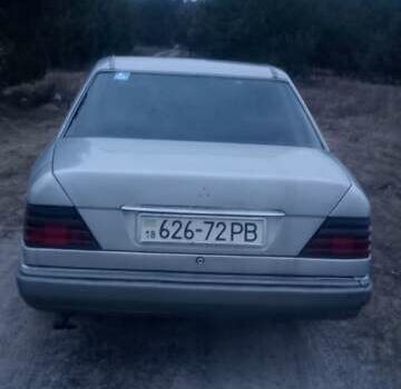 Серый Мерседес Е-Класс, объемом двигателя 2.5 л и пробегом 470 тыс. км за 2650 $, фото 4 на Automoto.ua