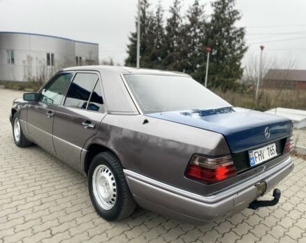 Серый Мерседес Е-Класс, объемом двигателя 2 л и пробегом 700 тыс. км за 1000 $, фото 3 на Automoto.ua