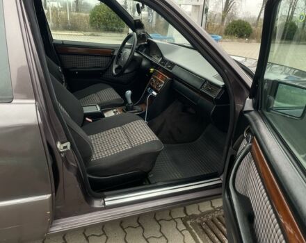 Серый Мерседес Е-Класс, объемом двигателя 2 л и пробегом 700 тыс. км за 1000 $, фото 16 на Automoto.ua