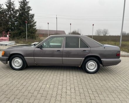 Серый Мерседес Е-Класс, объемом двигателя 2 л и пробегом 700 тыс. км за 1000 $, фото 2 на Automoto.ua