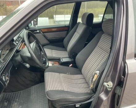 Серый Мерседес Е-Класс, объемом двигателя 2 л и пробегом 700 тыс. км за 1000 $, фото 11 на Automoto.ua