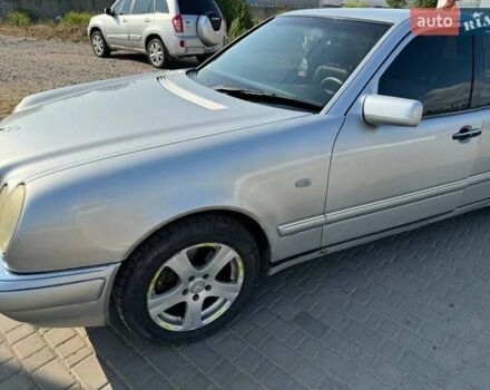 Мерседес Е-Класс 1995 в Белгород-Днестровском на Automoto.ua Серый Мерседес Е-Класс, объемом двигателя 3.2 л и пробегом 430 тыс. км за 4200 $, фото 2 на Automoto.ua
