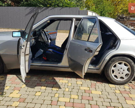 Мерседес Е-Класс 1995 в Ананьеве на Automoto.ua Серый Мерседес Е-Класс, объемом двигателя 2.2 л и пробегом 400 тыс. км за 3250 $, фото 1 на Automoto.ua