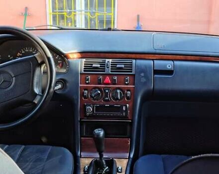 Сірий Мерседес Е-Клас, об'ємом двигуна 2.16 л та пробігом 423 тис. км за 3250 $, фото 9 на Automoto.ua